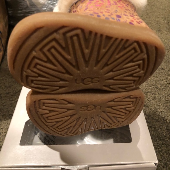 BNIB UGG baby toddler metallic rainbow spots pink boots size 0/1 (0-6m) - Picture 5 of 12